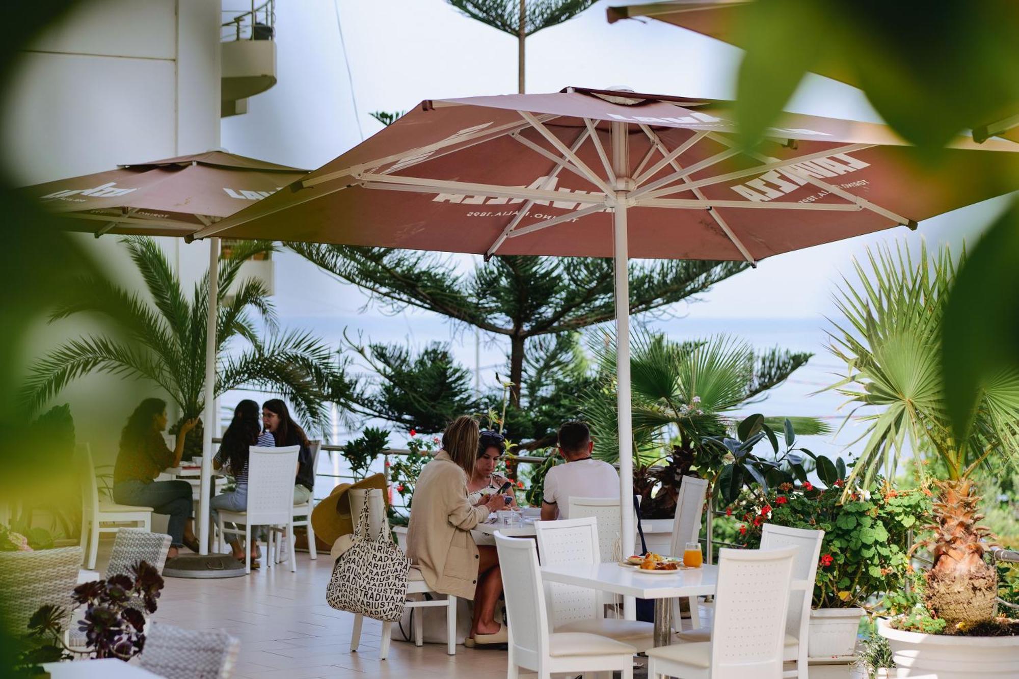 Hotel Oasis Sarandë Exterior foto